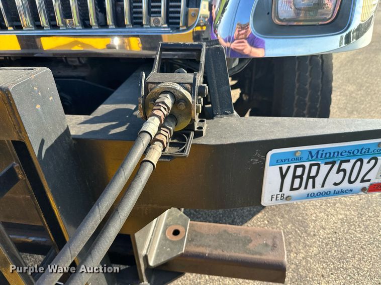 image for item DT6381 2003 International 7400 dump truck