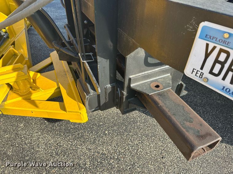 image for item DT6381 2003 International 7400 dump truck