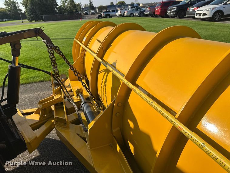 image for item DT6381 2003 International 7400 dump truck