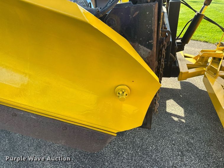 image for item DT6381 2003 International 7400 dump truck