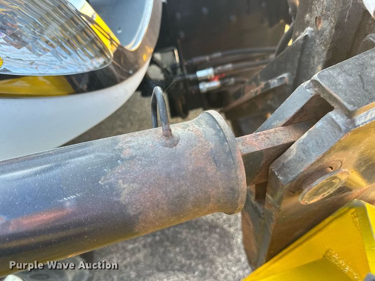 image for item DT6381 2003 International 7400 dump truck