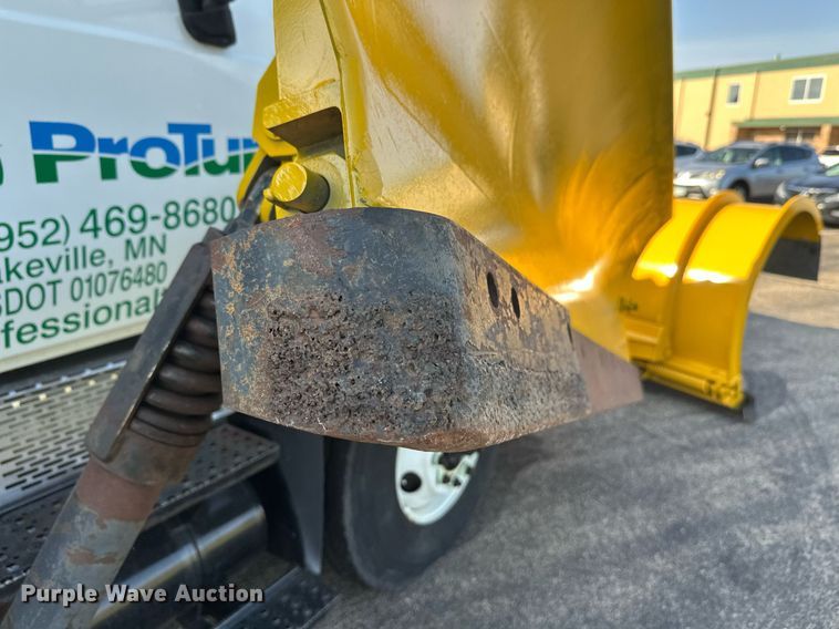 image for item DT6381 2003 International 7400 dump truck