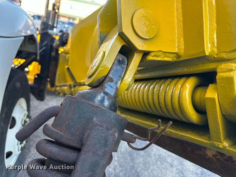 image for item DT6381 2003 International 7400 dump truck