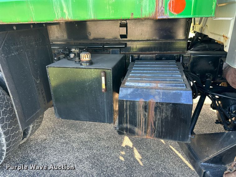 image for item DT6381 2003 International 7400 dump truck