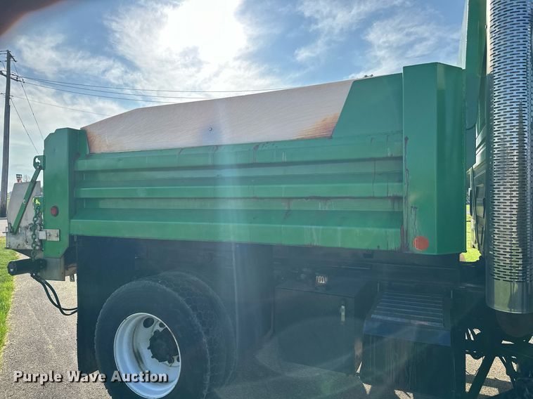 image for item DT6381 2003 International 7400 dump truck