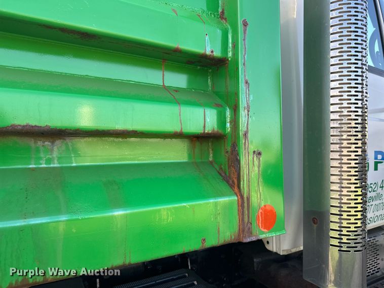 image for item DT6381 2003 International 7400 dump truck