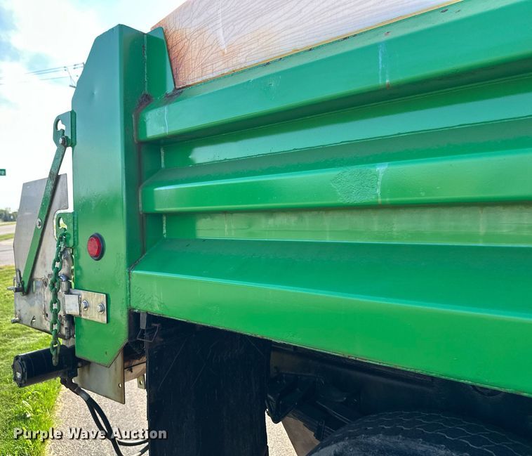 image for item DT6381 2003 International 7400 dump truck