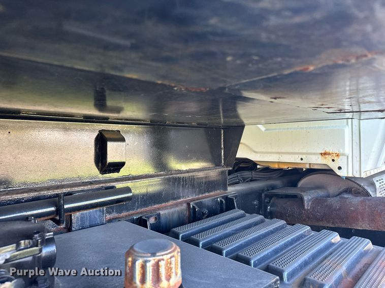 image for item DT6381 2003 International 7400 dump truck