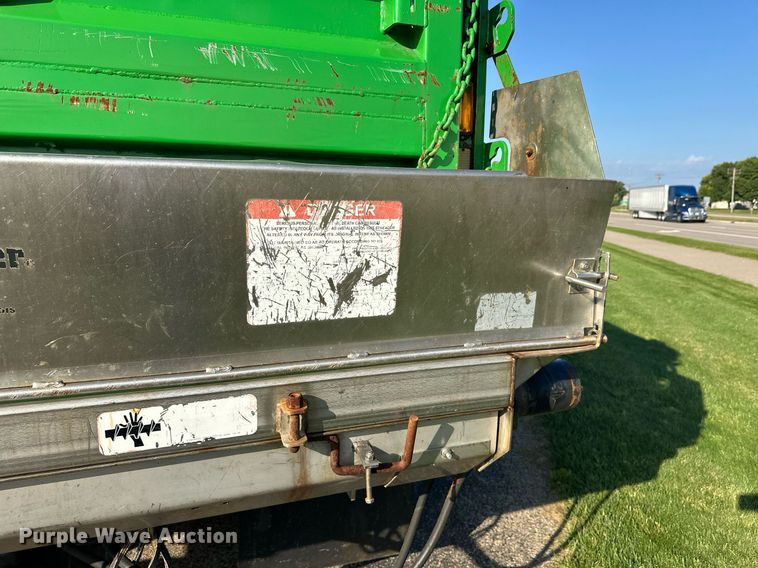 image for item DT6381 2003 International 7400 dump truck