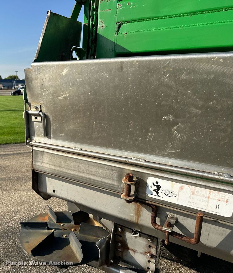 image for item DT6381 2003 International 7400 dump truck