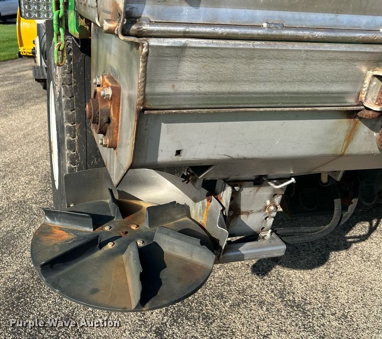 image for item DT6381 2003 International 7400 dump truck