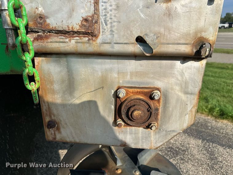 image for item DT6381 2003 International 7400 dump truck