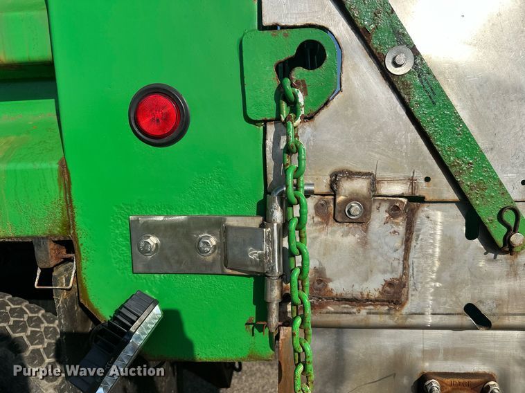 image for item DT6381 2003 International 7400 dump truck