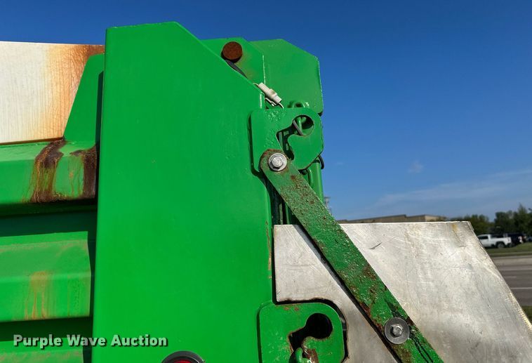 image for item DT6381 2003 International 7400 dump truck