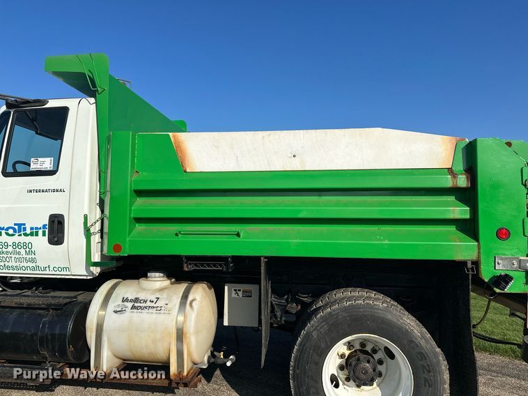 image for item DT6381 2003 International 7400 dump truck