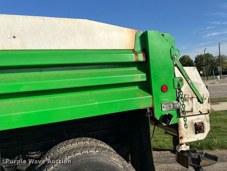 image for item DT6381 2003 International 7400 dump truck