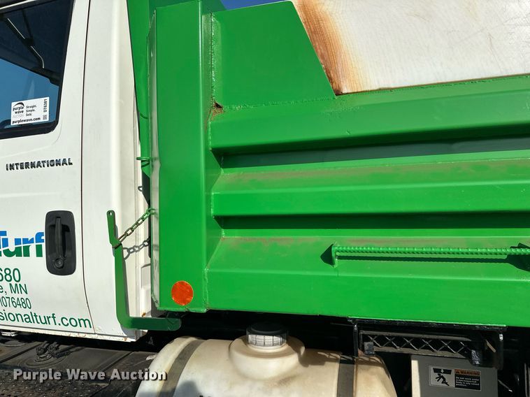 image for item DT6381 2003 International 7400 dump truck