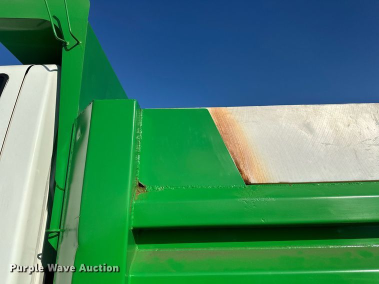 image for item DT6381 2003 International 7400 dump truck