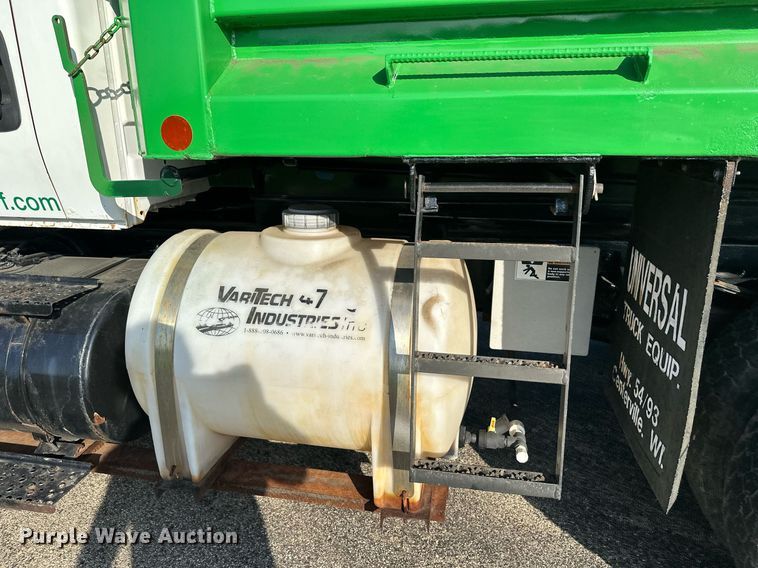 image for item DT6381 2003 International 7400 dump truck