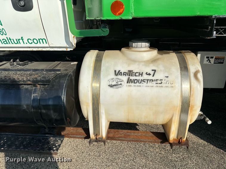 image for item DT6381 2003 International 7400 dump truck