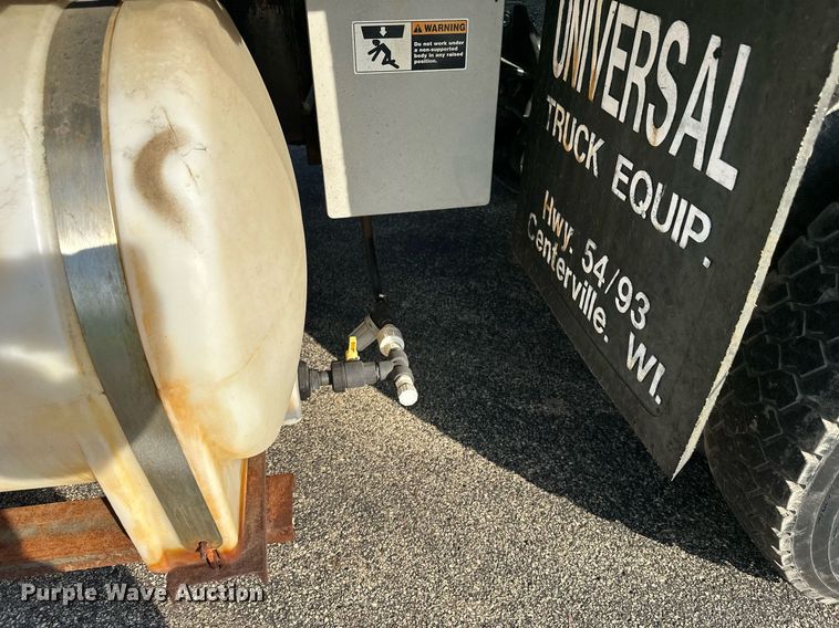 image for item DT6381 2003 International 7400 dump truck