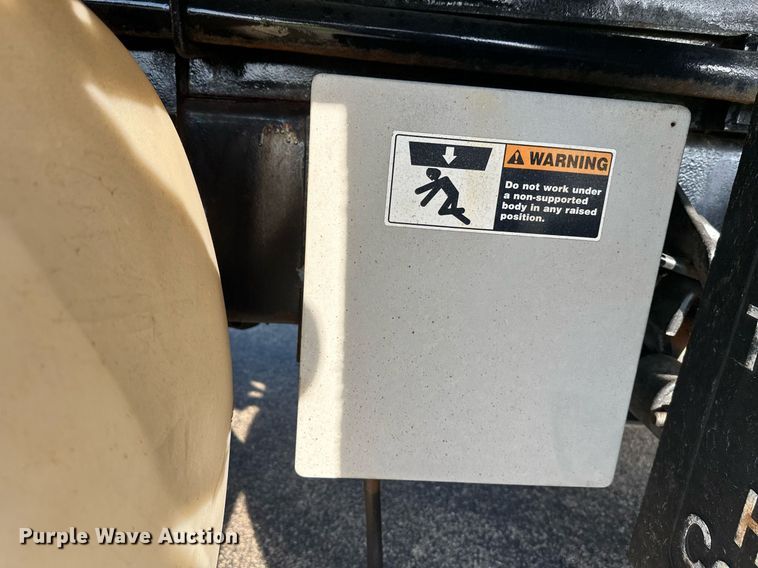 image for item DT6381 2003 International 7400 dump truck