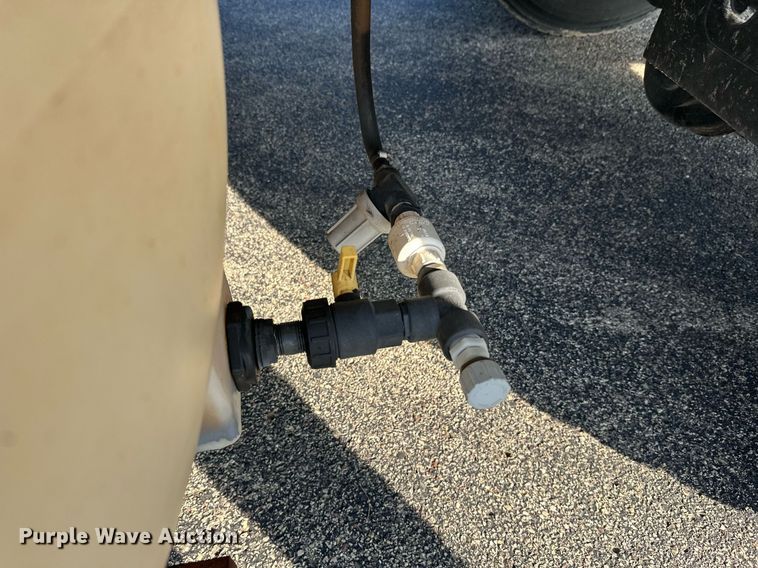 image for item DT6381 2003 International 7400 dump truck