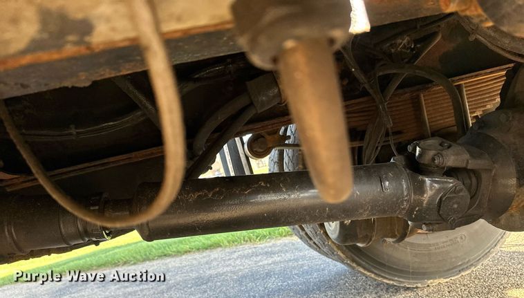 image for item DT6381 2003 International 7400 dump truck