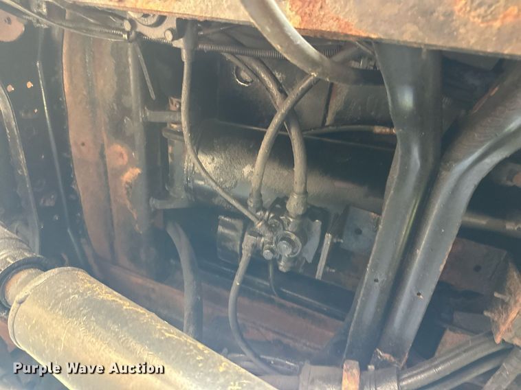 image for item DT6381 2003 International 7400 dump truck