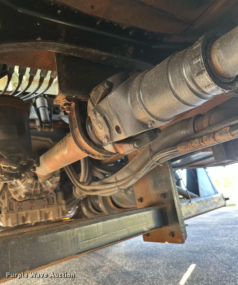 image for item DT6381 2003 International 7400 dump truck