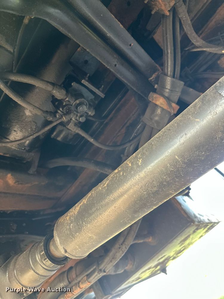 image for item DT6381 2003 International 7400 dump truck