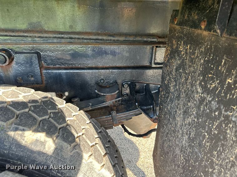 image for item DT6381 2003 International 7400 dump truck