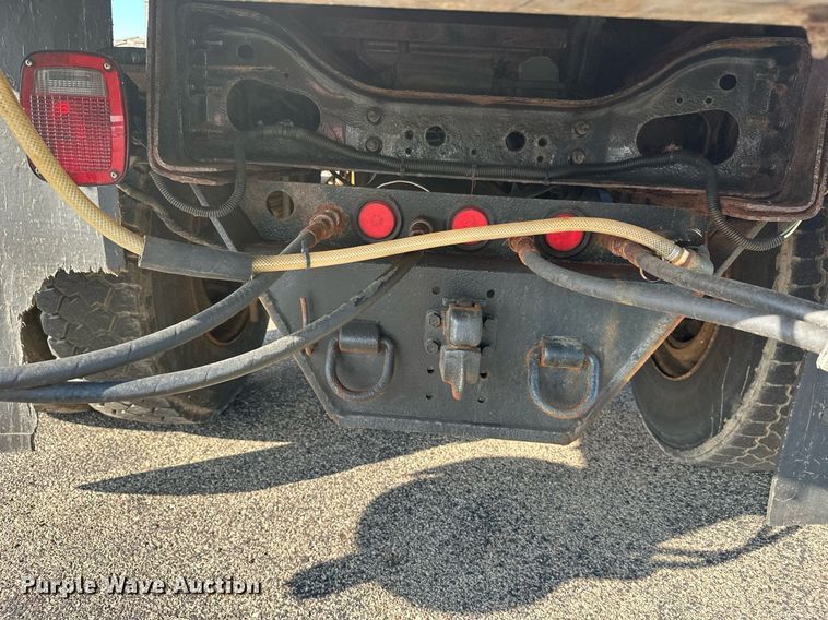 image for item DT6381 2003 International 7400 dump truck