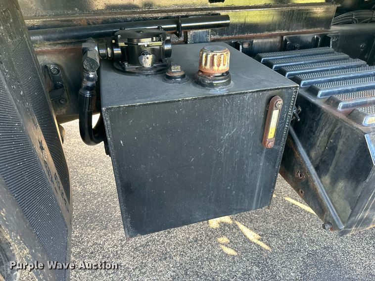 image for item DT6381 2003 International 7400 dump truck