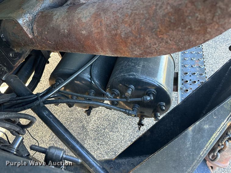 image for item DT6381 2003 International 7400 dump truck