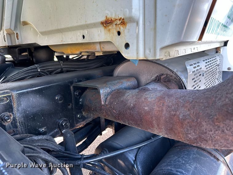 image for item DT6381 2003 International 7400 dump truck