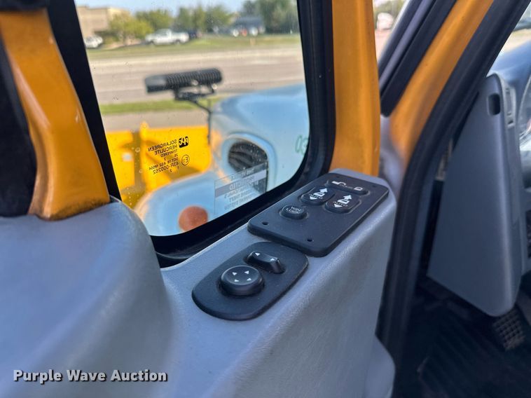 image for item DT6381 2003 International 7400 dump truck