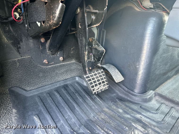 image for item DT6381 2003 International 7400 dump truck