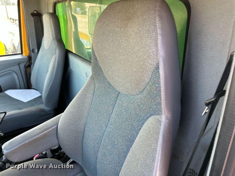 image for item DT6381 2003 International 7400 dump truck