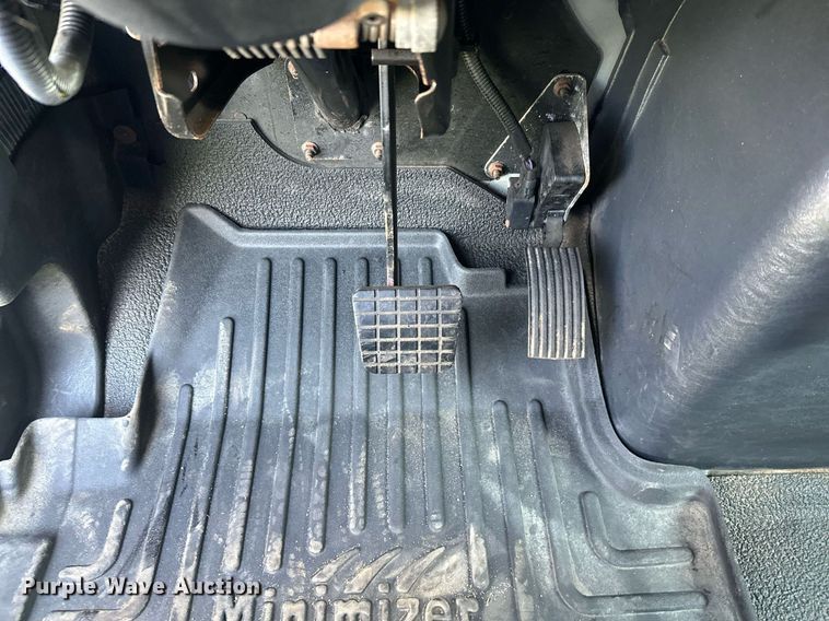 image for item DT6381 2003 International 7400 dump truck