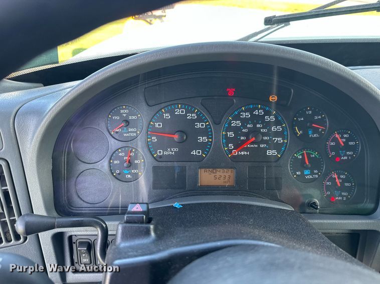 image for item DT6381 2003 International 7400 dump truck