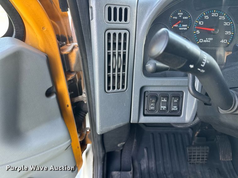 image for item DT6381 2003 International 7400 dump truck
