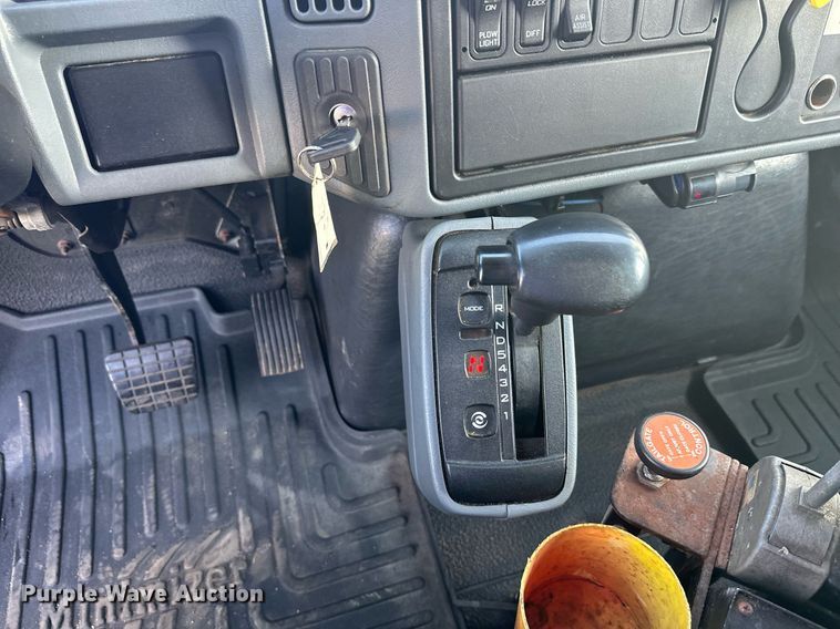 image for item DT6381 2003 International 7400 dump truck