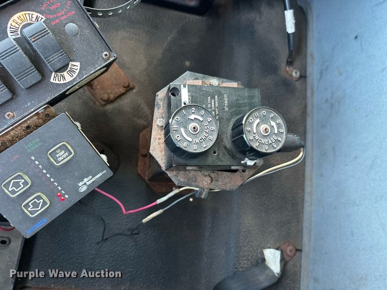 image for item DT6381 2003 International 7400 dump truck