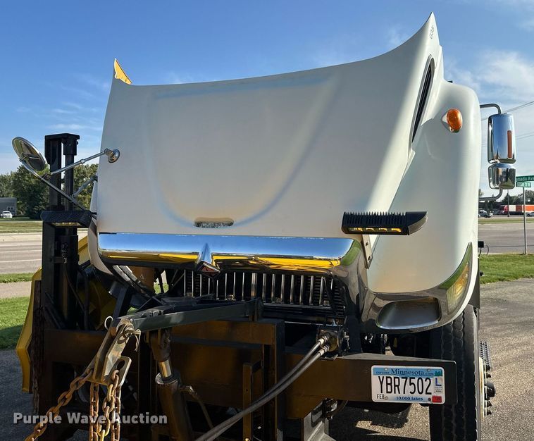 image for item DT6381 2003 International 7400 dump truck