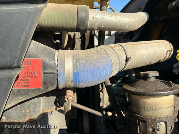 image for item DT6381 2003 International 7400 dump truck