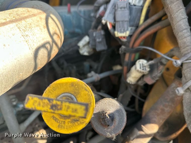 image for item DT6381 2003 International 7400 dump truck