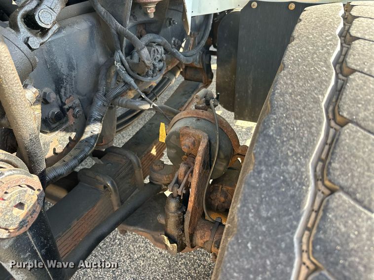 image for item DT6381 2003 International 7400 dump truck