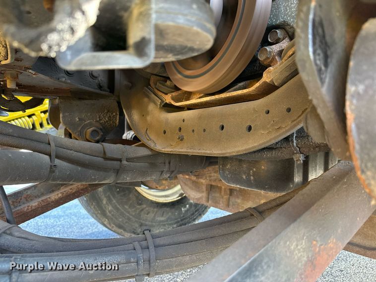 image for item DT6381 2003 International 7400 dump truck