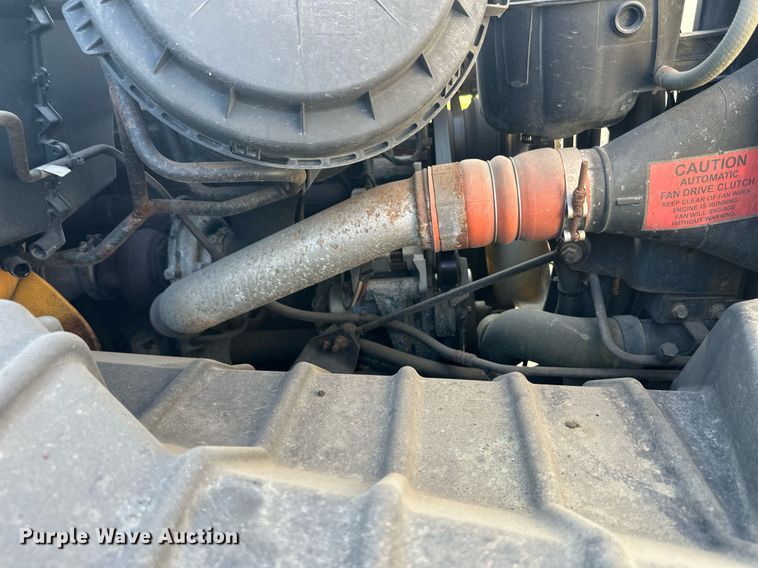 image for item DT6381 2003 International 7400 dump truck